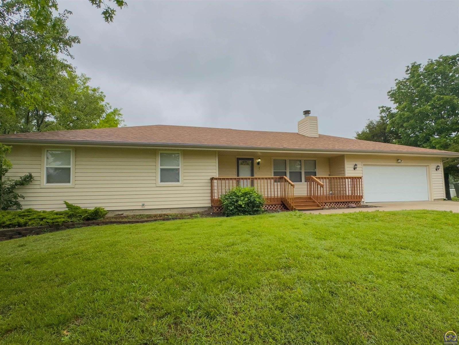 232 NE 60th St, Topeka, KS 66617