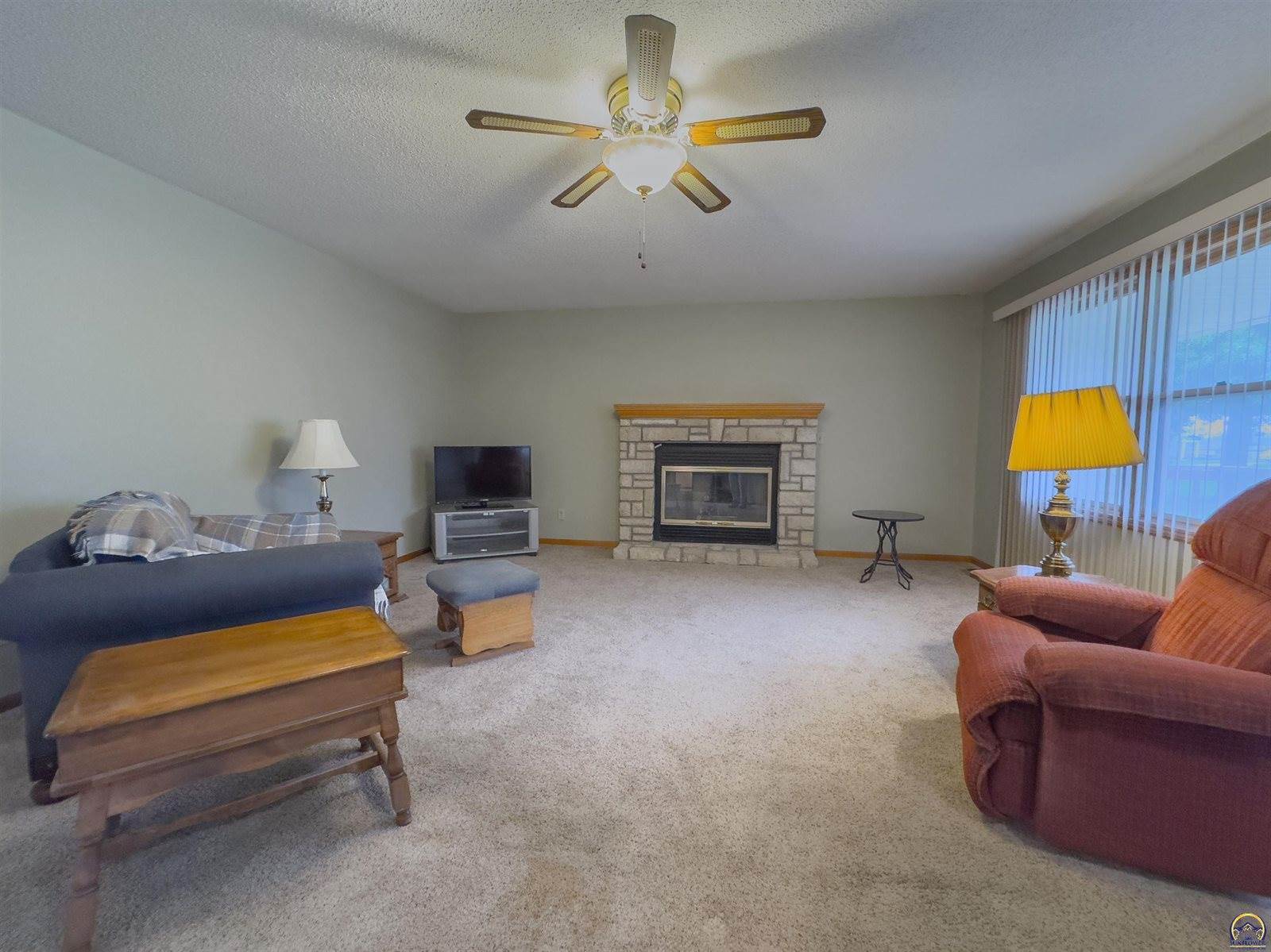 232 NE 60th St, Topeka, KS 66617