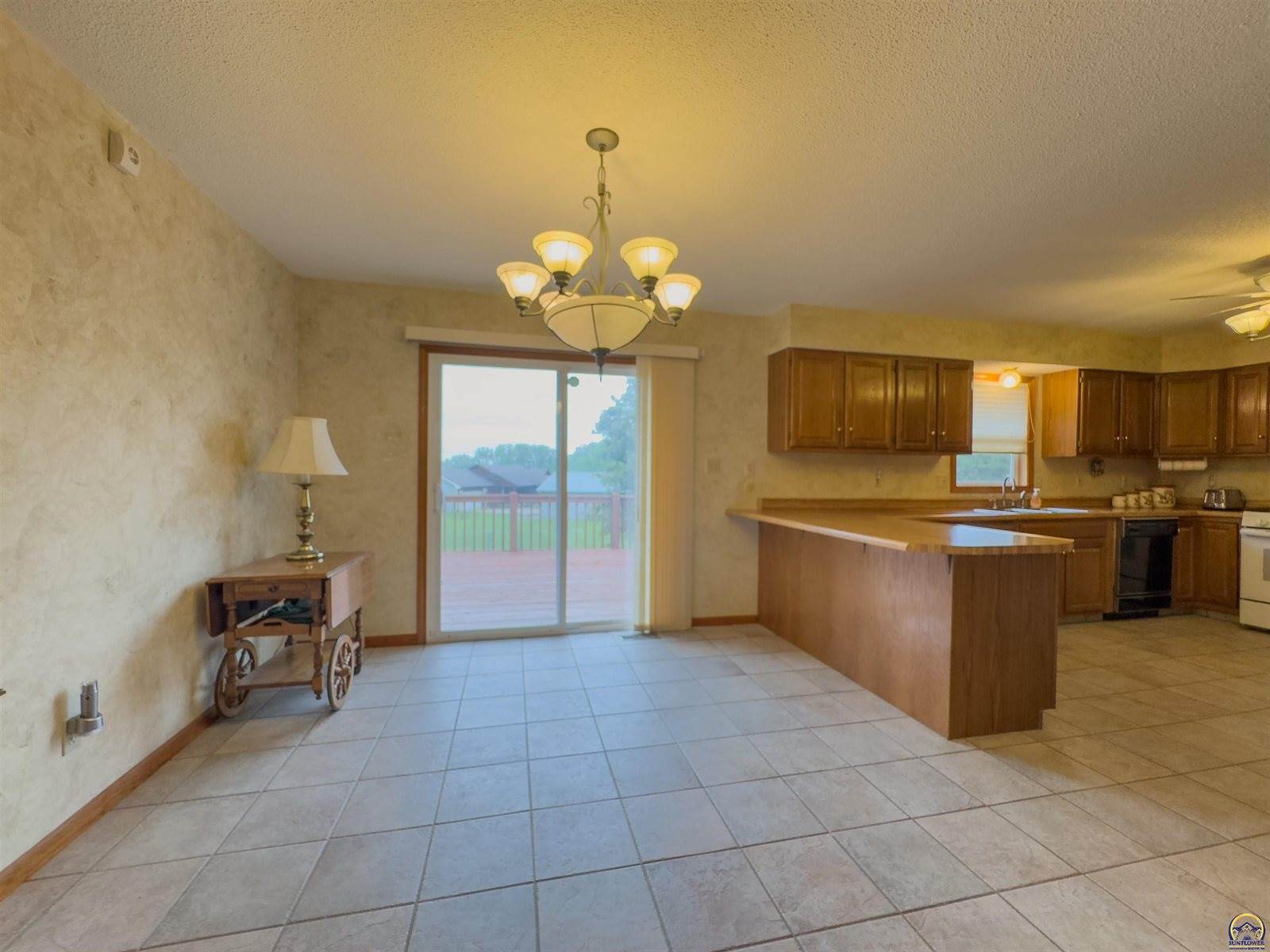 232 NE 60th St, Topeka, KS 66617