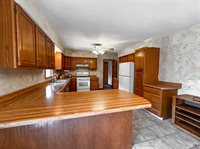 232 NE 60th St, Topeka, KS 66617