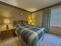 232 NE 60th St, Topeka, KS 66617