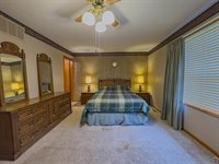 232 NE 60th St, Topeka, KS 66617