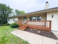 232 NE 60th St, Topeka, KS 66617