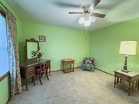 232 NE 60th St, Topeka, KS 66617
