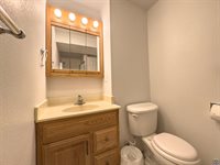 232 NE 60th St, Topeka, KS 66617