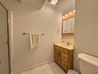 232 NE 60th St, Topeka, KS 66617