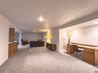 232 NE 60th St, Topeka, KS 66617