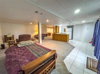 232 NE 60th St, Topeka, KS 66617