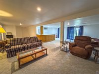 232 NE 60th St, Topeka, KS 66617