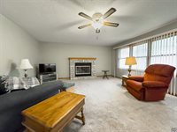 232 NE 60th St, Topeka, KS 66617