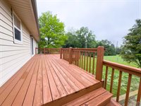 232 NE 60th St, Topeka, KS 66617