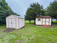 232 NE 60th St, Topeka, KS 66617