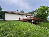 232 NE 60th St, Topeka, KS 66617