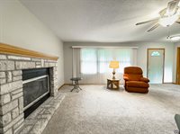 232 NE 60th St, Topeka, KS 66617