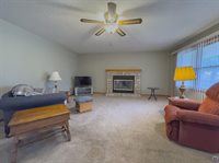 232 NE 60th St, Topeka, KS 66617