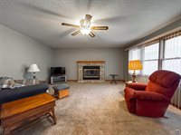 232 NE 60th St, Topeka, KS 66617