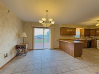 232 NE 60th St, Topeka, KS 66617