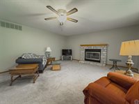 232 NE 60th St, Topeka, KS 66617