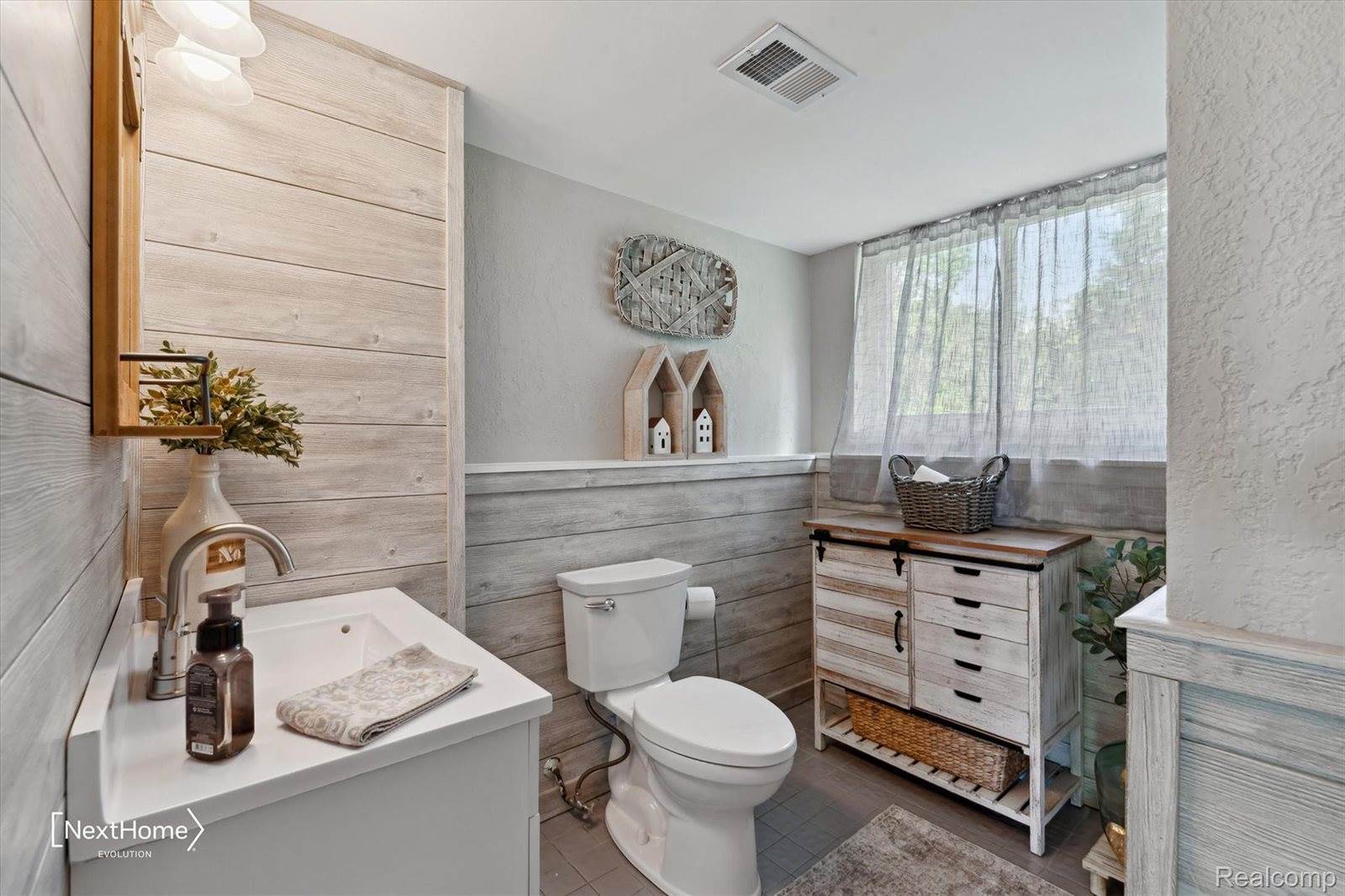 47400 West Huron River Drive, VanBurenCharterTownship_Wayne, MI 48111