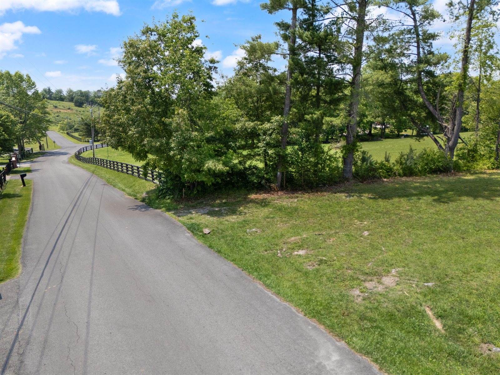 386 a Boggs Road, London, KY 40744