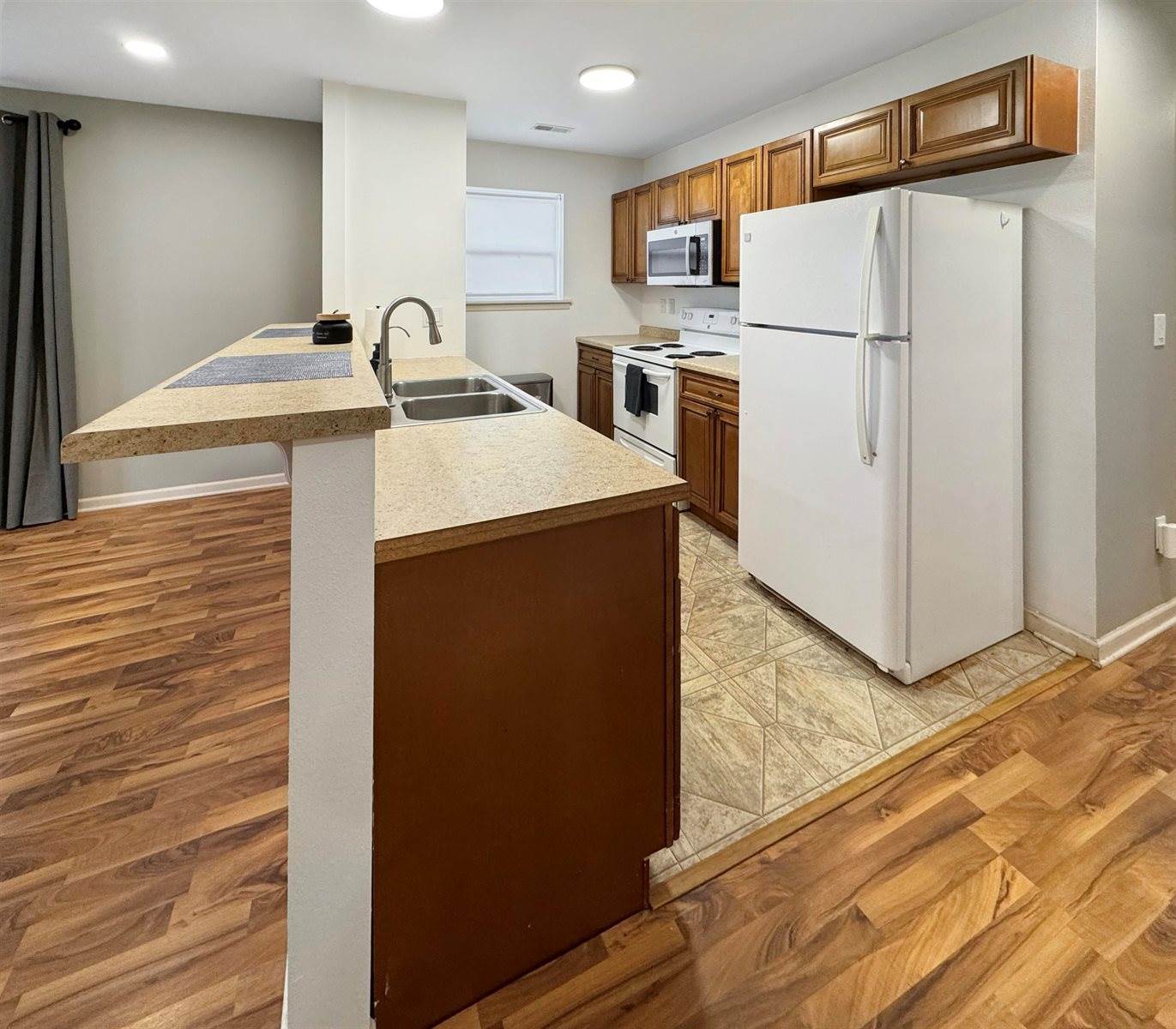 1609/1613 1st Ave. SE, Minot, ND 58701