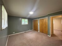 213 N Bayberry Lane, Muncie, IN 47304