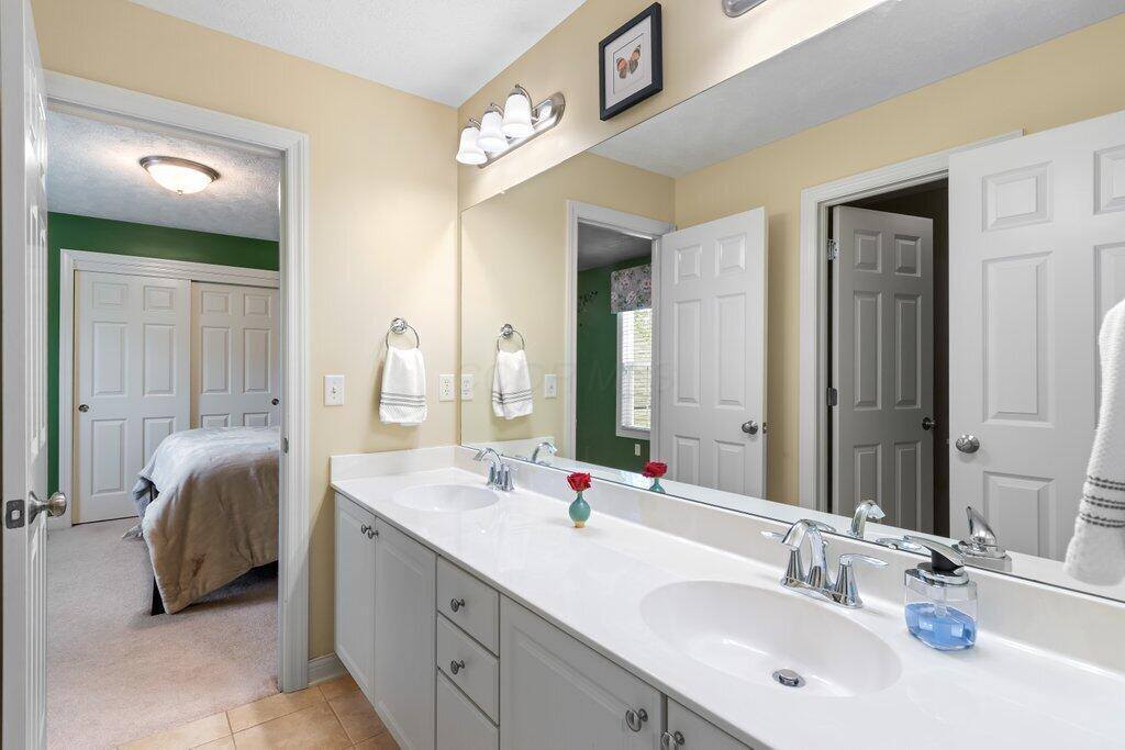 345 Quarter Way, Delaware, OH 43015