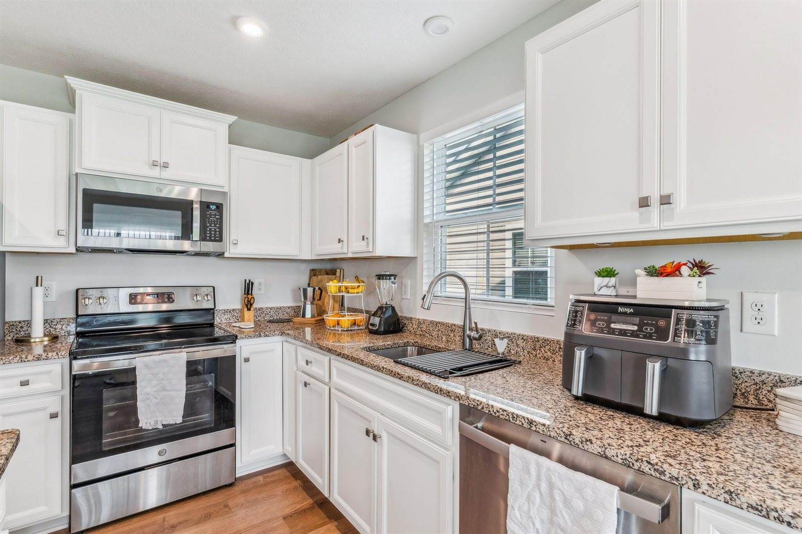 2374 Mcclouds Square, Marysville, OH 43040