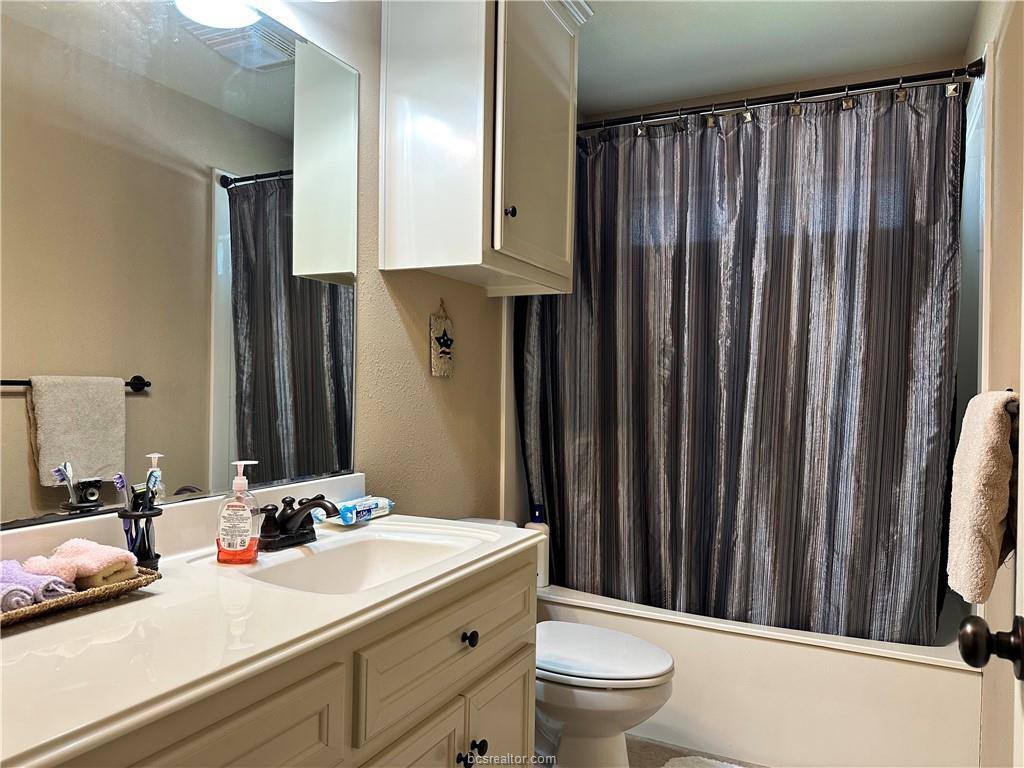 3908 Tournay Lane, College Station, TX 77845