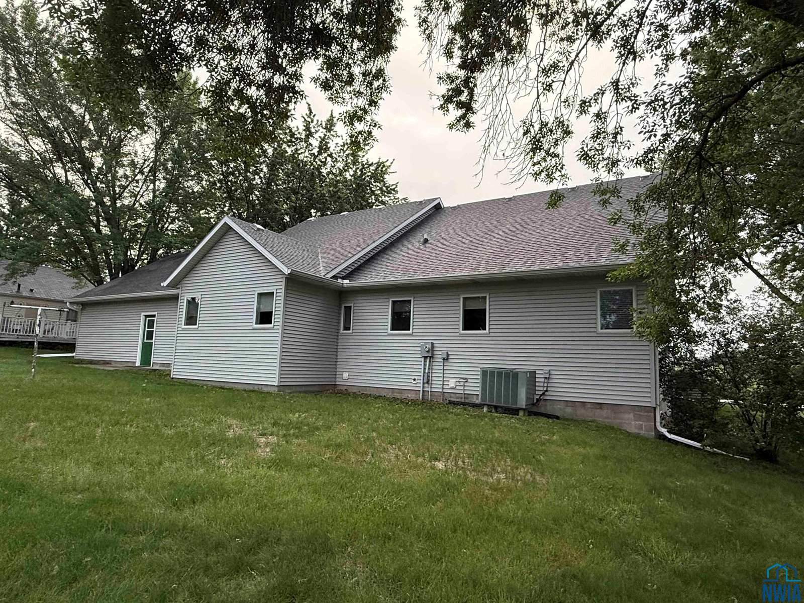 631 South St, Akron, IA 51001