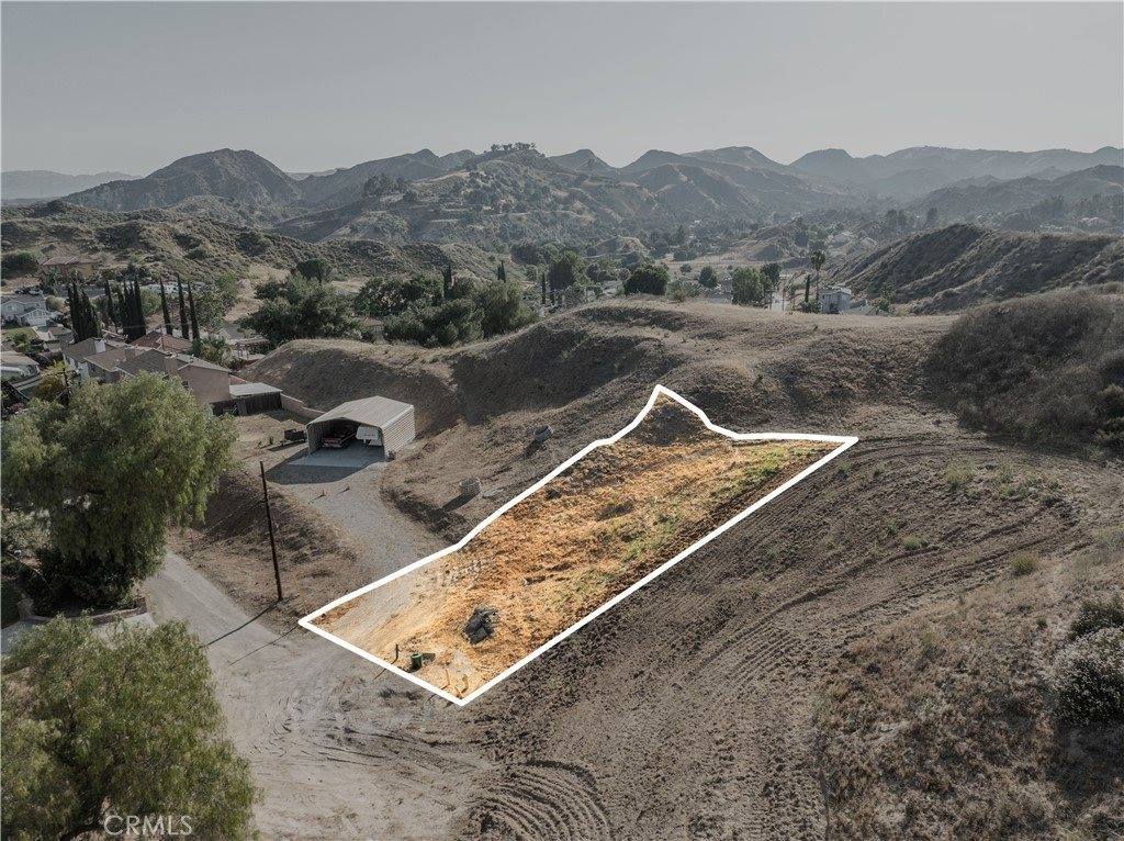 1 Lomita Dr, Val Verde, CA 91384