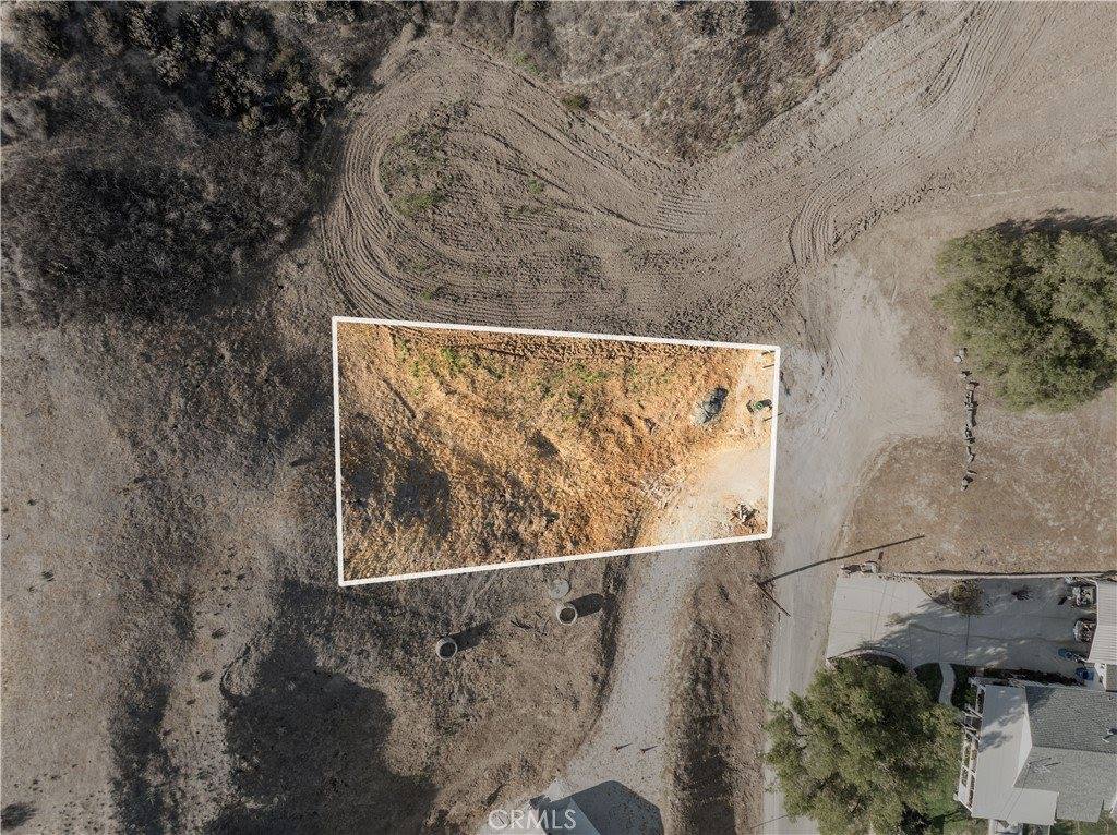 1 Lomita Dr, Val Verde, CA 91384