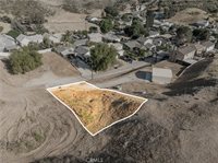 1 Lomita Dr, Val Verde, CA 91384