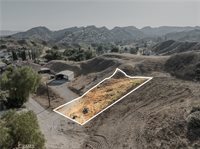 1 Lomita Dr, Val Verde, CA 91384