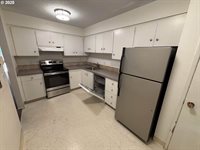 940 SW Caldew Dr, Portland, OR 97219