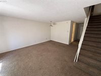 940 SW Caldew Dr, Portland, OR 97219