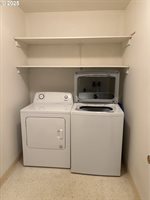 940 SW Caldew Dr, Portland, OR 97219