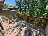 940 SW Caldew Dr, Portland, OR 97219