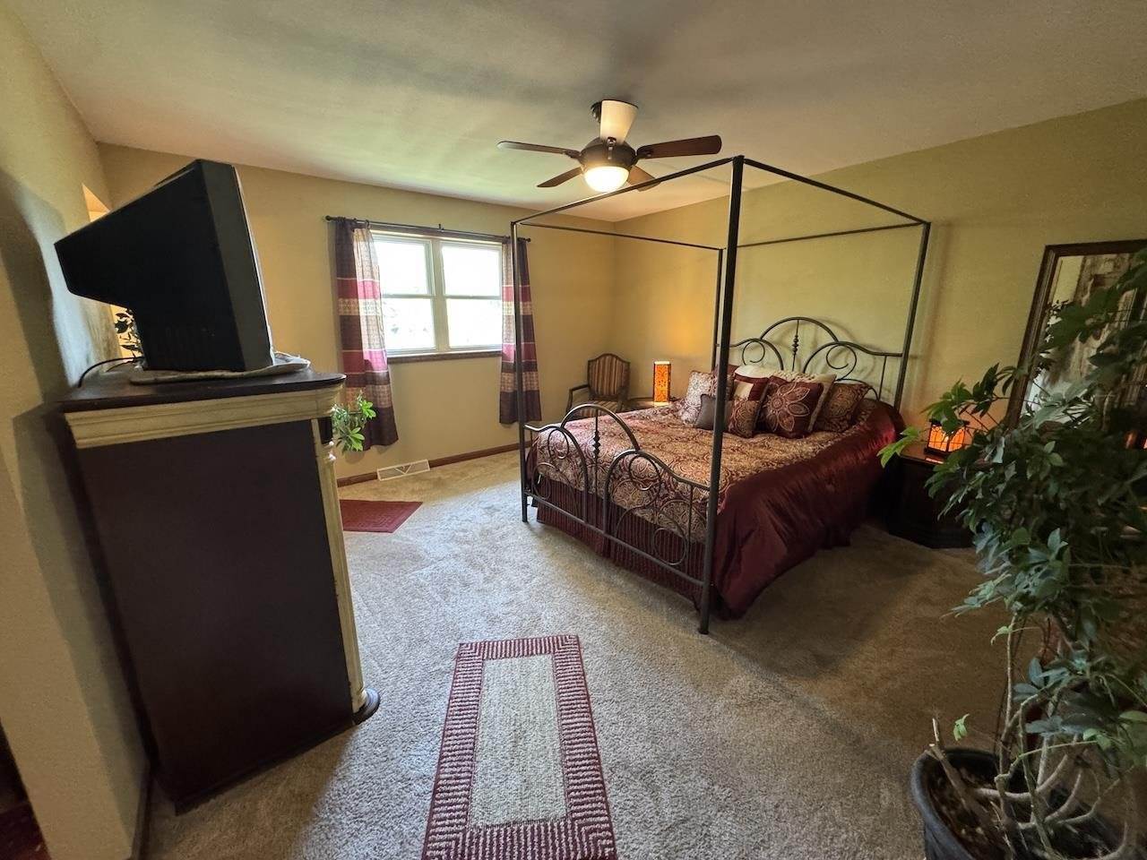 212382 Deer Path Lane, Hatley, WI 54440