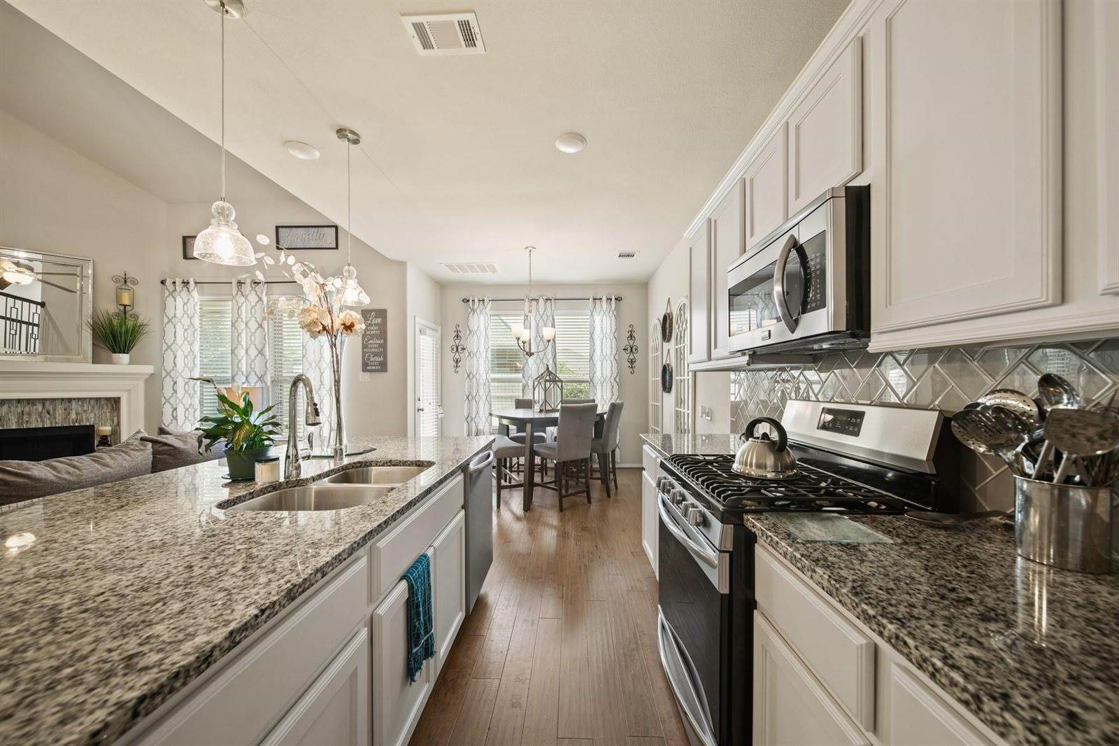 4320 Mesquite Terrace Drive, Manvel, TX 77578