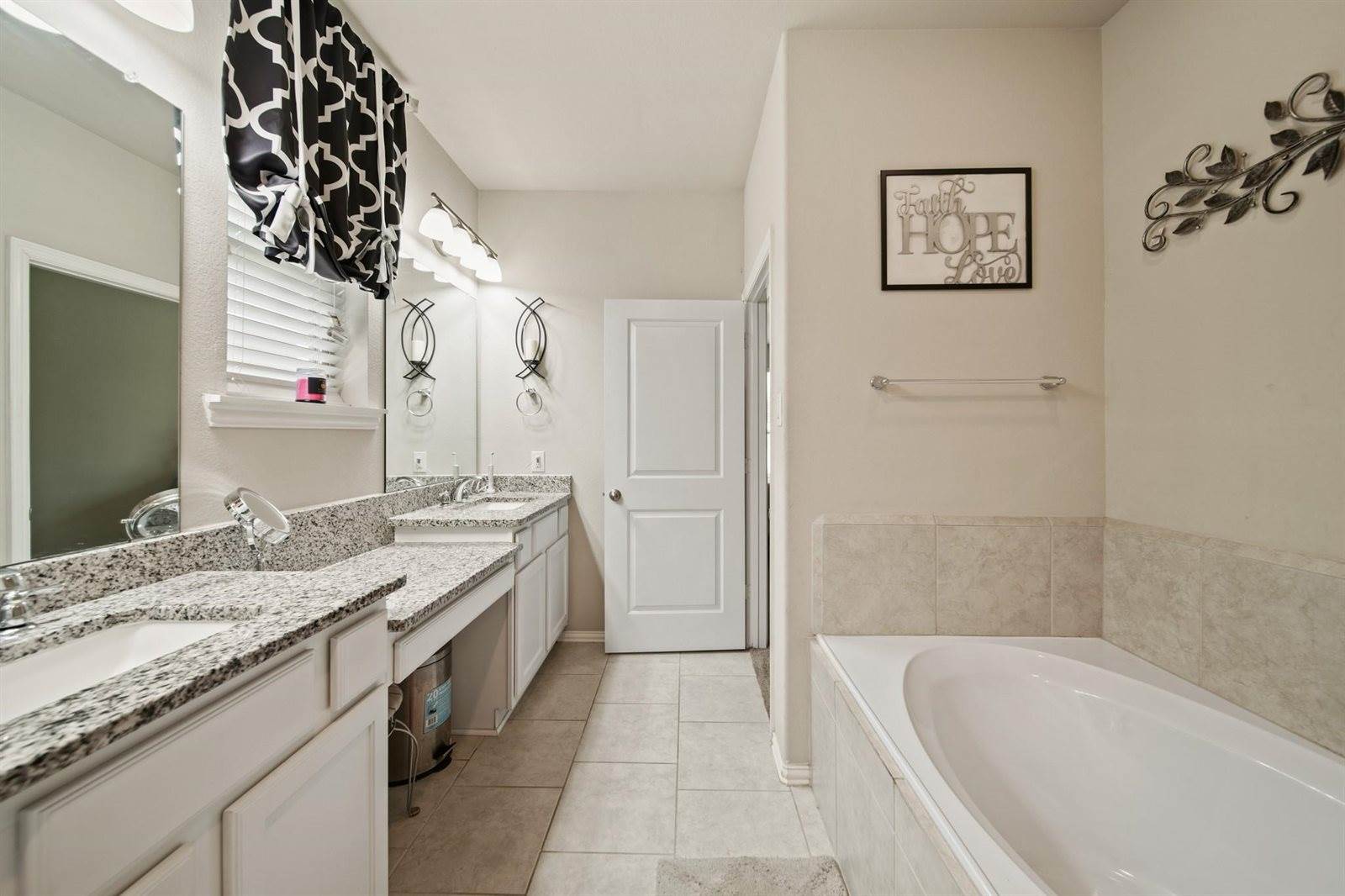 4320 Mesquite Terrace Drive, Manvel, TX 77578