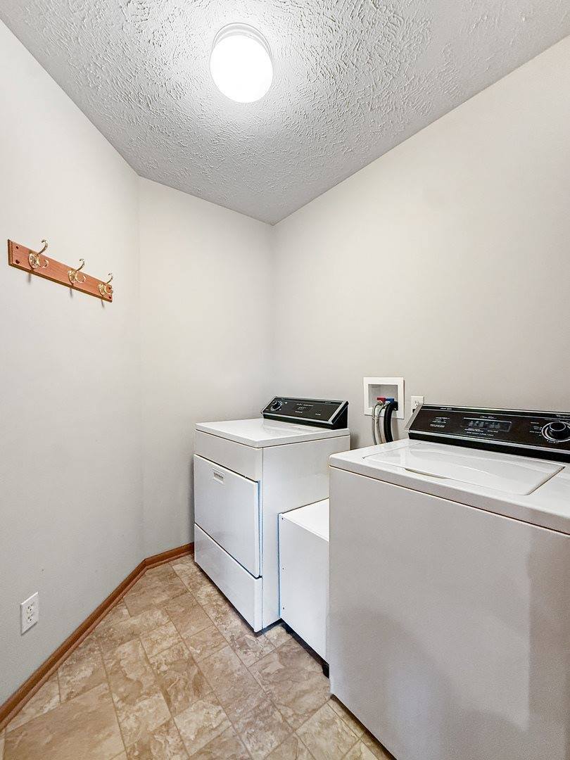 3154 Sandy Pointe Drive, #1, Freeport, IL 61032