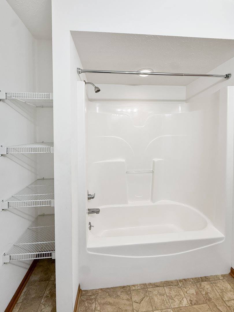 3154 Sandy Pointe Drive, #1, Freeport, IL 61032