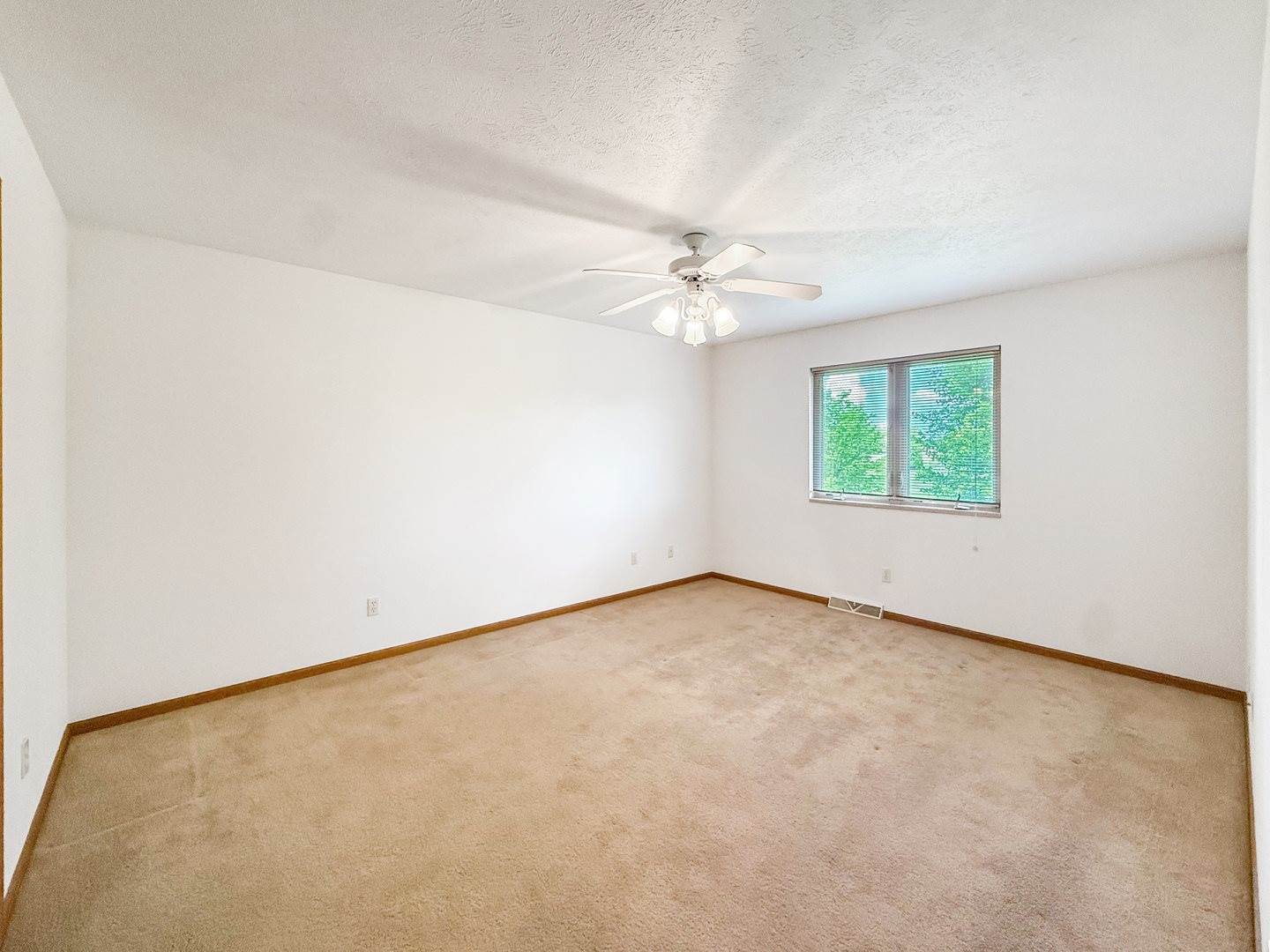 3154 Sandy Pointe Drive, #1, Freeport, IL 61032