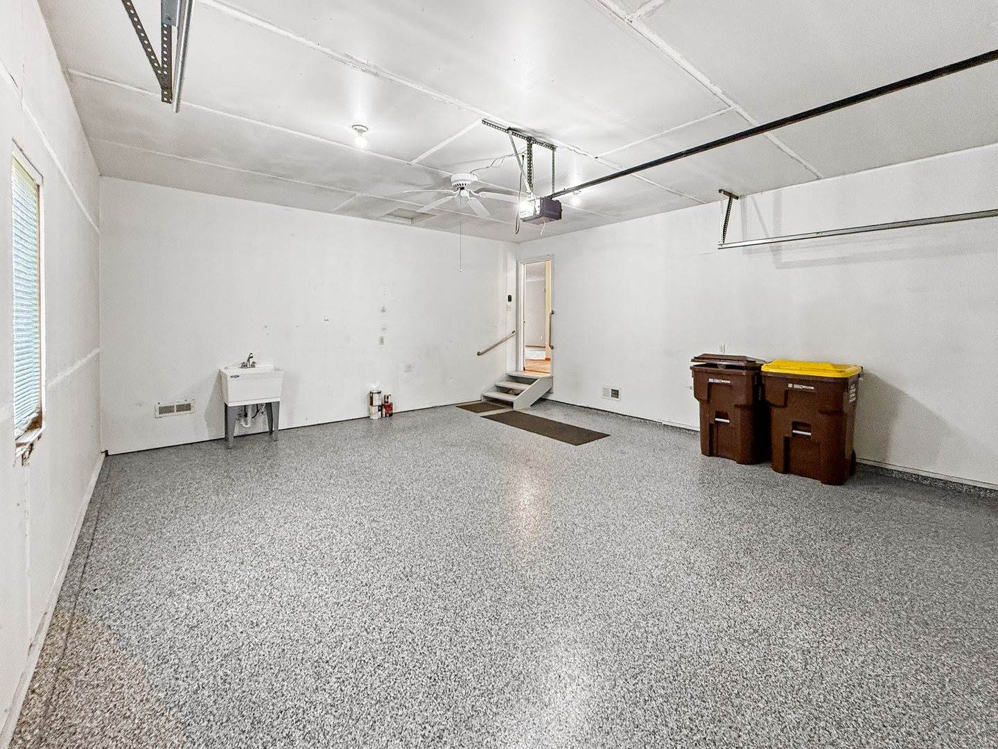 3154 Sandy Pointe Drive, #1, Freeport, IL 61032