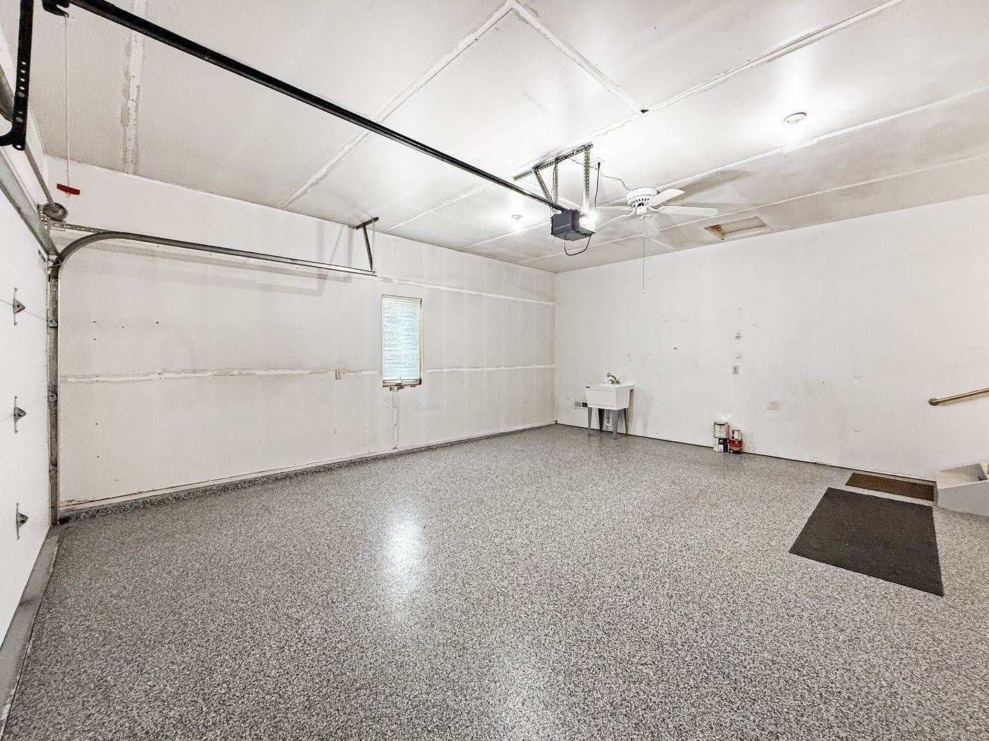 3154 Sandy Pointe Drive, #1, Freeport, IL 61032