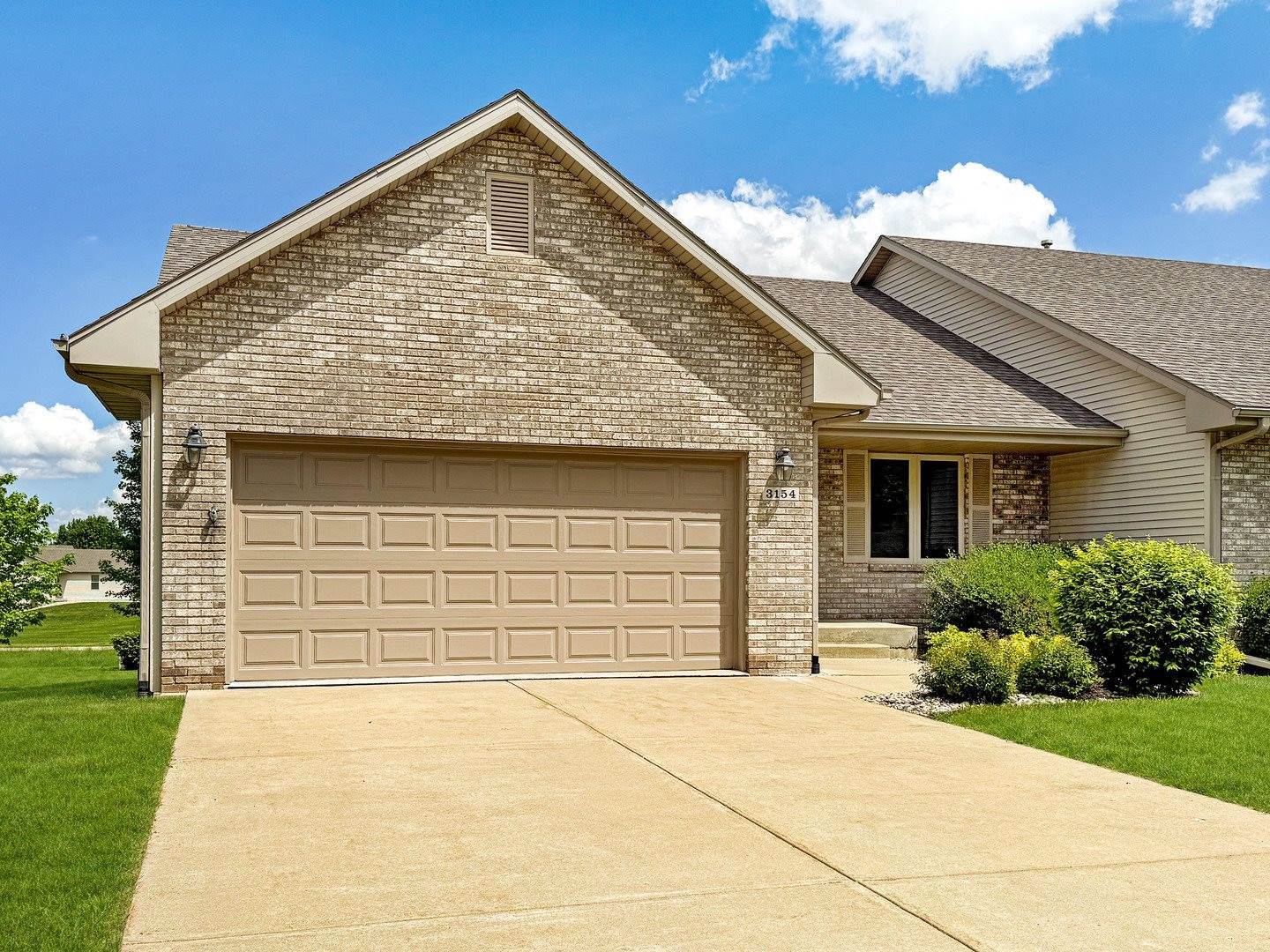 3154 Sandy Pointe Drive, #1, Freeport, IL 61032