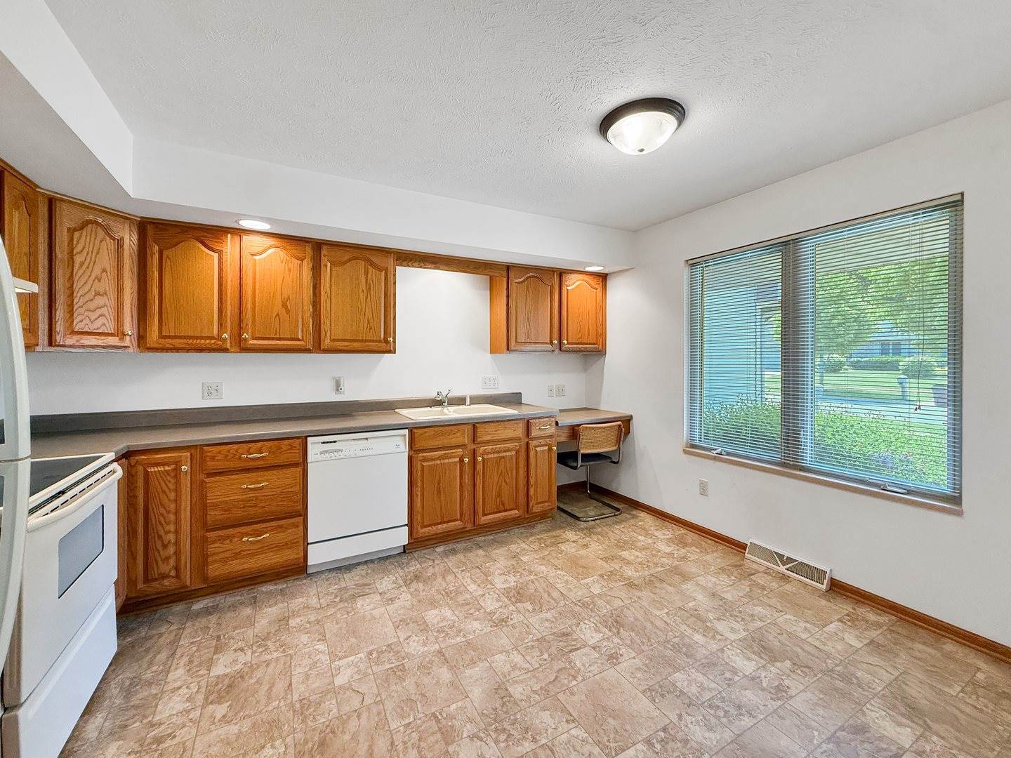 3154 Sandy Pointe Drive, #1, Freeport, IL 61032