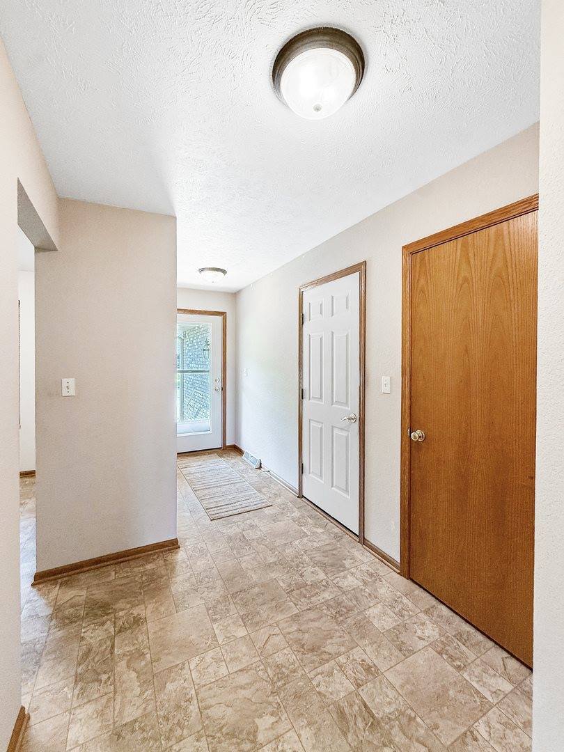 3154 Sandy Pointe Drive, #1, Freeport, IL 61032