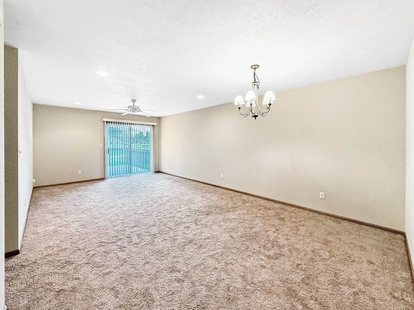 3154 Sandy Pointe Drive, #1, Freeport, IL 61032